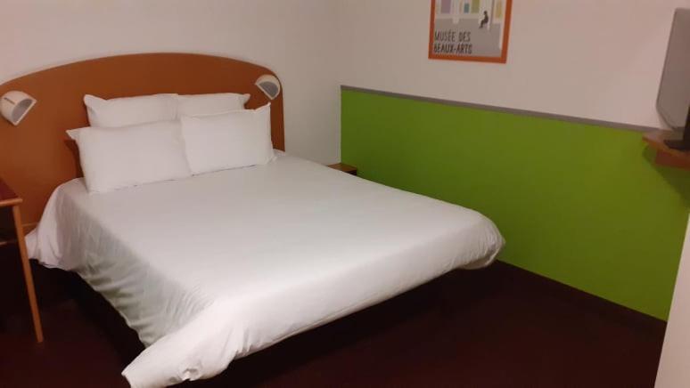 Quick Palace Nantes La Beaujoire Eksteriør bilde A room at the hotel