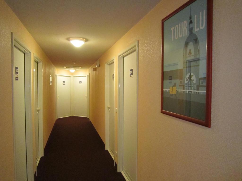 Quick Palace Nantes La Beaujoire Eksteriør bilde A typical corridor